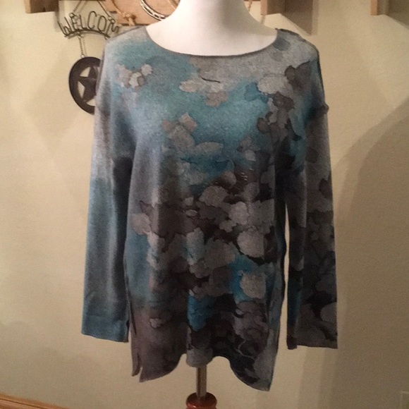 Beautiful Lily London watercolor tunic. - Picture 1 of 6